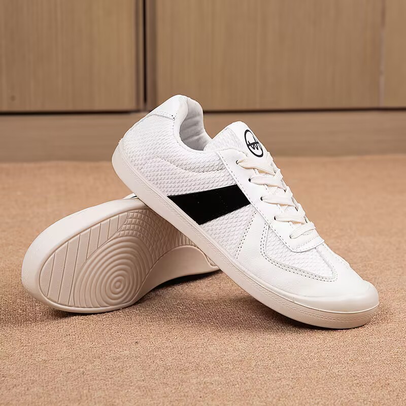 Women Shoes Running - 女性のスポーツシューズ高級カジュアルテニスアウトドアウォーキングランニングファッションフラットホワイトメッシュ快適なスニーカーシューズ女性用