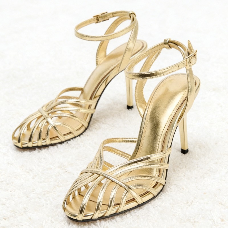 Metallic Heel Sandal - セクシーなゴールドのホロー細バンドハイヒールサンダル、レディースファッションアンクルストラップバックル付き細ヒールデザイナーズシューズ、エレガントなディナードレスシューズ