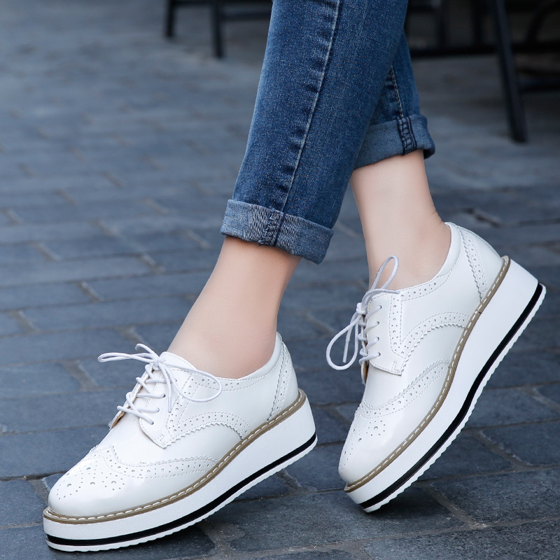 Espadrille Wedge Shoes - 女性ローファーの靴革の厚さのヒールオックスフォード靴女性のレースアップ英国スタイル女性フォーマル牛靴プラットフォームエスパドリーユキャンバス
