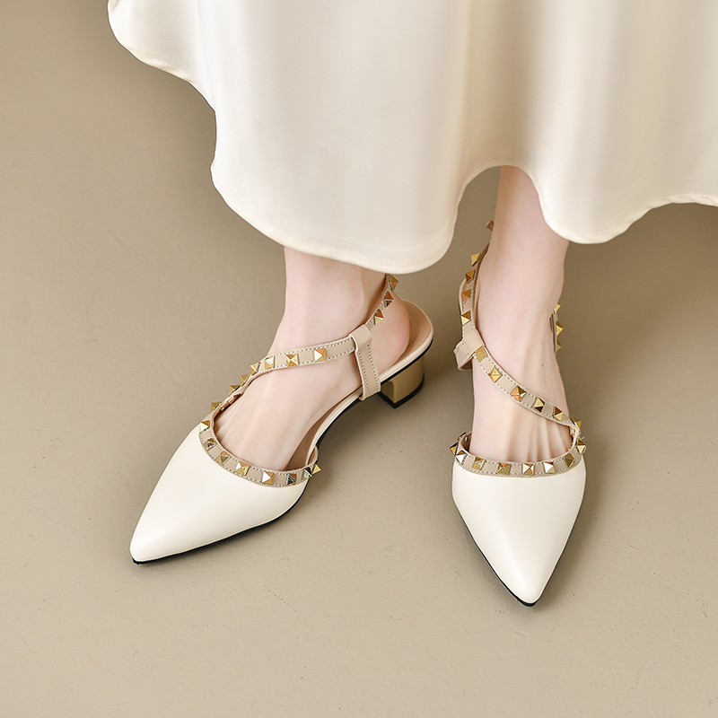 女性用光沢バックルストラップ付きファッショナブルサンダル、欧 - Metallic Heel Sandal のレビューと価格