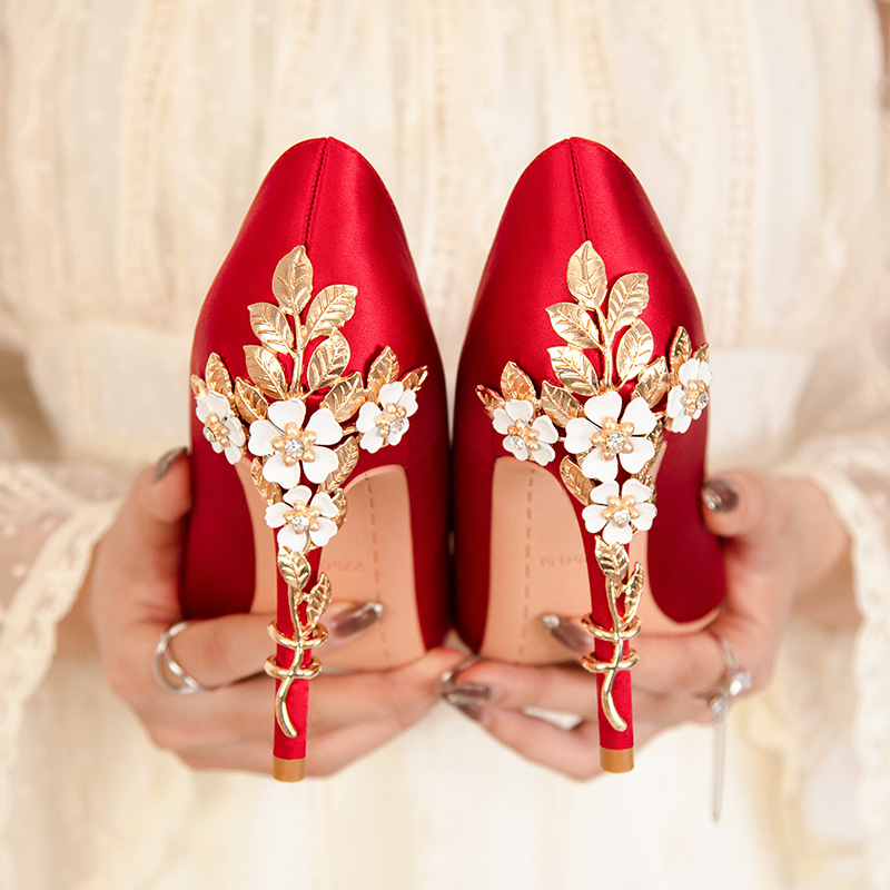 先のとがったシルクの花のヒールのクリスタルの靴,女性のための - Women Shoes Ysl のレビューと価格