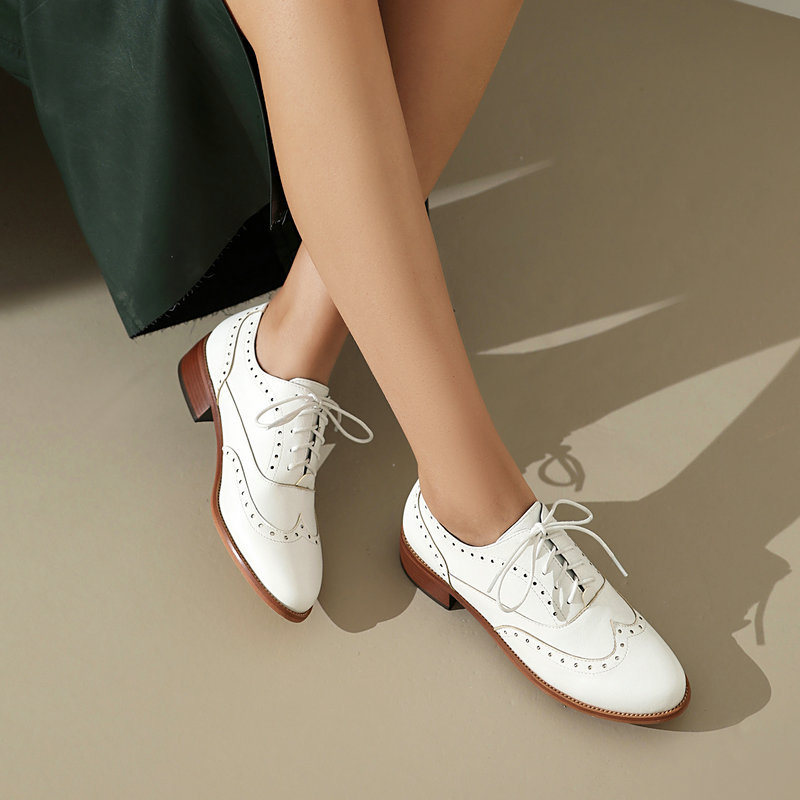 ブローグオックスフォードシューズ レディース レースアップ  - Oxford Lace Up Women のレビューと価格