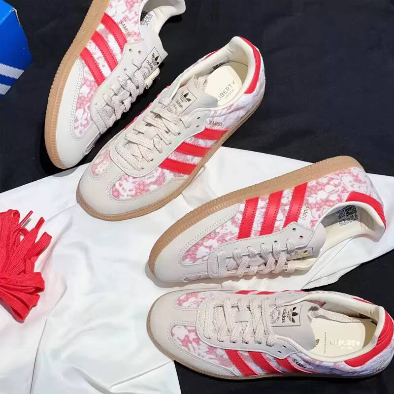 女性ピンク花柄ロートップスニーカー JR8841 ヴィンテー - Women'S Shoes Pink Adidas のレビューと価格