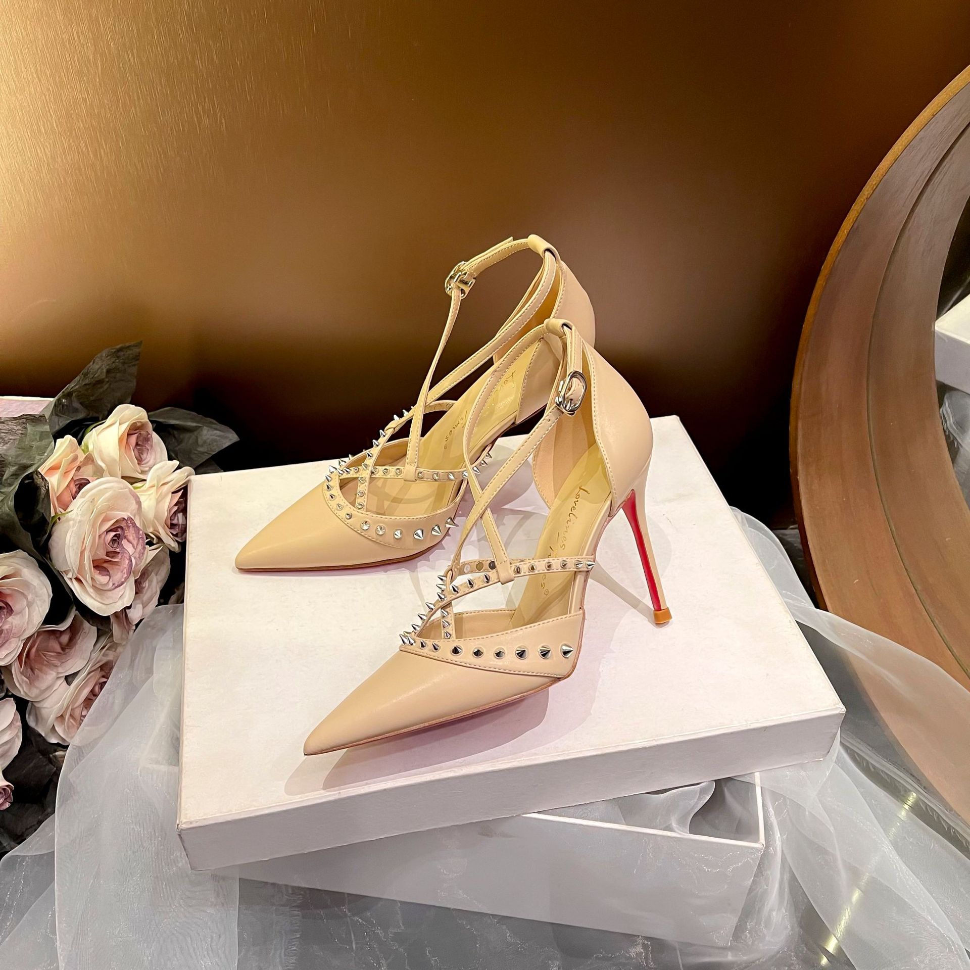 レトロな女性の靴サンダルスティレットヒールスーツ女性ベージュ - Women Shoes Sandals のレビューと価格