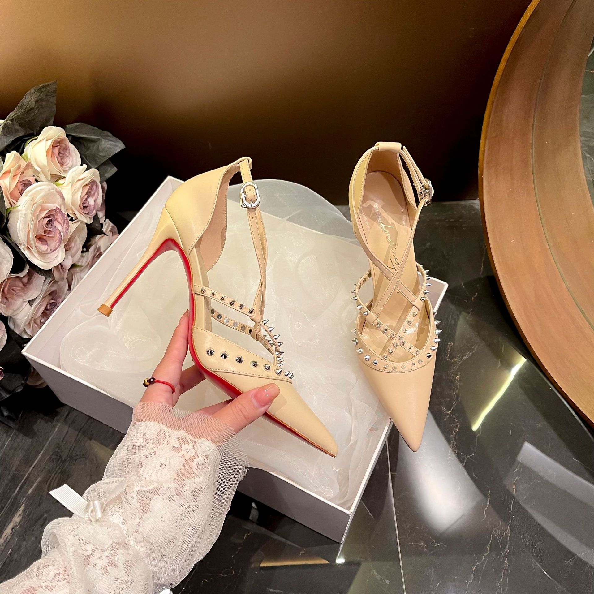 レトロな女性の靴サンダルスティレットヒールスーツ女性ベージュ - Women Shoes Sandals のレビューと価格