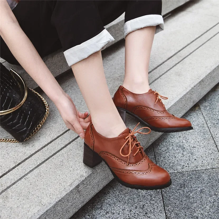 英国女性用オックスフォードハイブロックヒールウィングチップベ - Oxford Lace Up Women のレビューと価格
