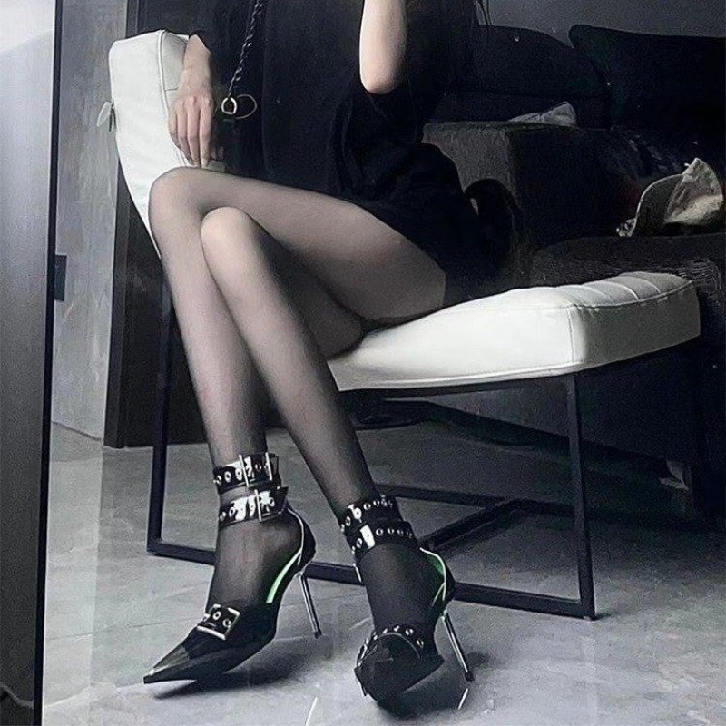 超ハイヒールメタルポインテッドトゥスタッズベルトバックルリア - Platform Mule Heel のレビューと価格